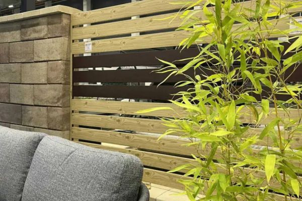 Everest steel kerítések fa hatású és barna színű változatban