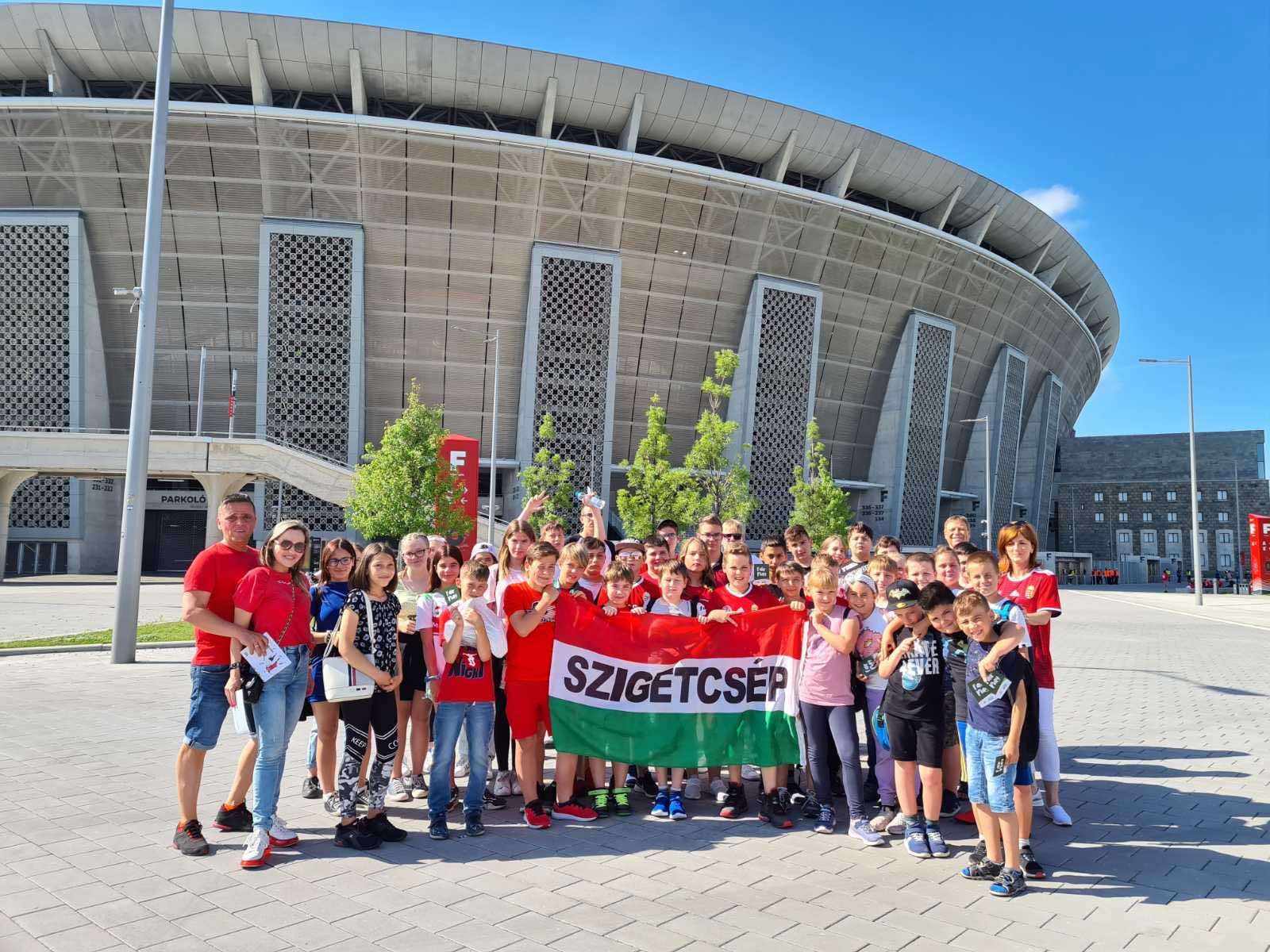  Felejthetetlen élmény: Szigetcsépi Általános Iskola diákjai a Magyarország-Anglia focimeccsen