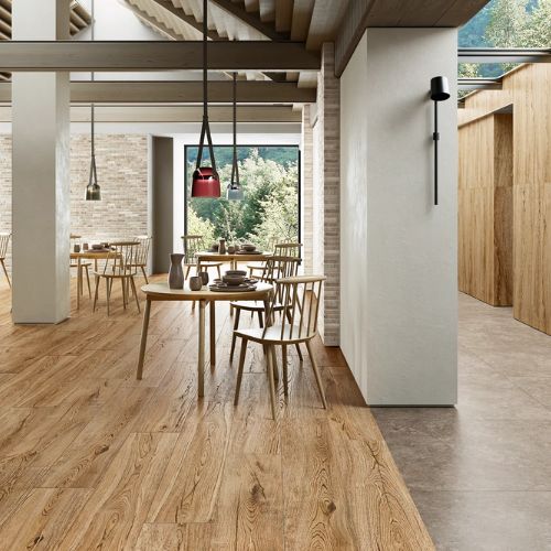 Nordic Wood, egy intenzív mintázatú erezetekkel telített fa hatású padlólap.