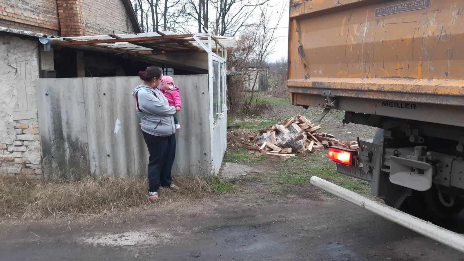 Tűzifaadományozás a rászorulóknak