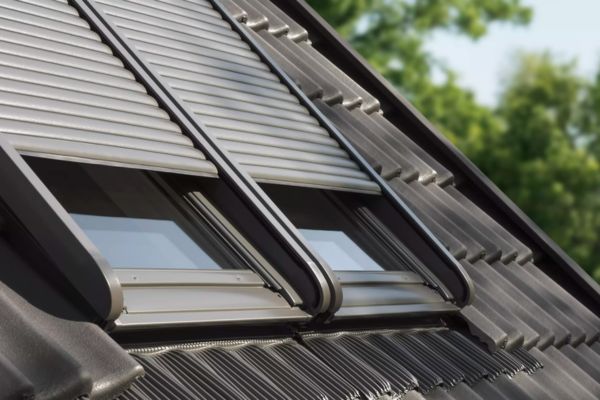 VELUX hővédő-fényzáró redőnyök